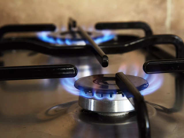 
Gas stoves create more nanoparticle pollution than a busy street with diesel and gas cars, study finds
