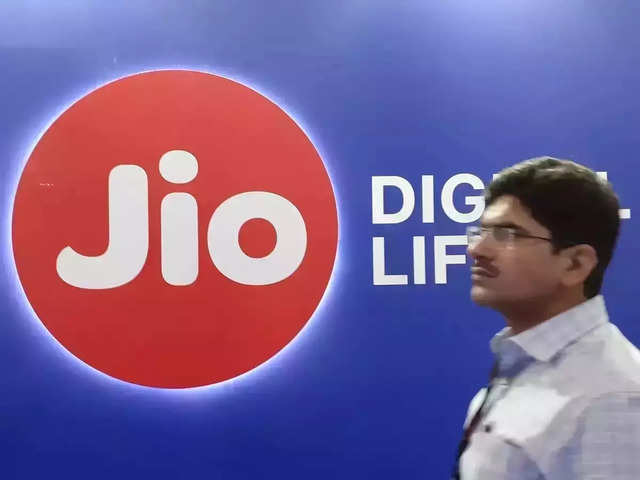 
Reliance Jio emerges as World's largest mobile operator in data traffic, surpassing China mobile
