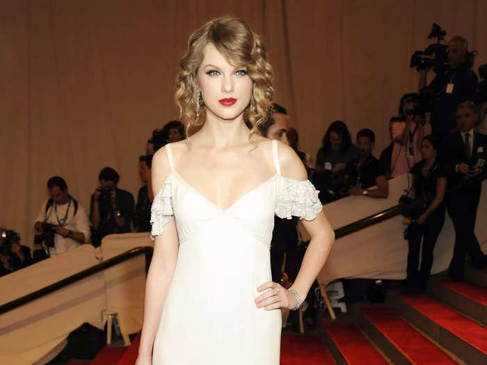 Taylor Swift's dress for the 2010 Met Gala was too simple.