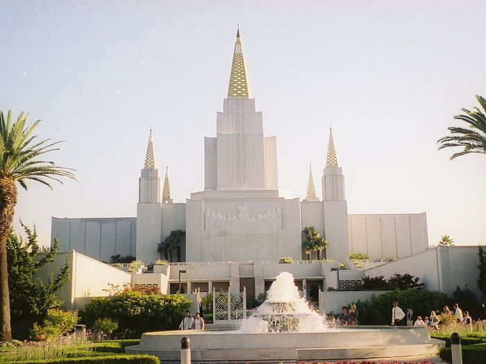 Dedicated in 1964, the Oakland, California temple stretches 170-feet high with a reinforced concrete and California white marble exterior, has a 95,000-square-foot floor area, and sits on 18.3 acres. The north and south side of the exterior feature 35-foot sculpted panels depicting holy scenes of Jesus.