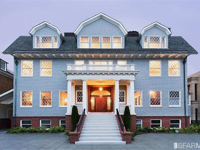 The house is located in the affluent San Francisco neighborhood of Pacific Heights.