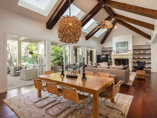 Which Has A Large Vaulted Ceiling And Exposed Wood Beams