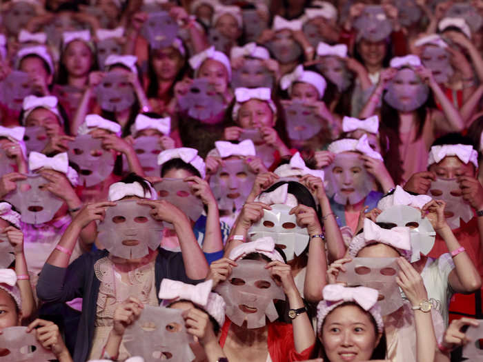 On July 28, 2013, 1,213 people broke a Guinness World Record by applying facial masks for 10 minutes at the same time in Taipei.