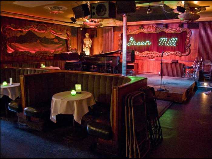 Listen to some jazz and swing music at the Green Mill cocktail lounge, a true piece of history that first opened in 1907. Along with its connections to the Chicago mob scene, the lounge is also known for the poetry slams it hosts every Sunday night.