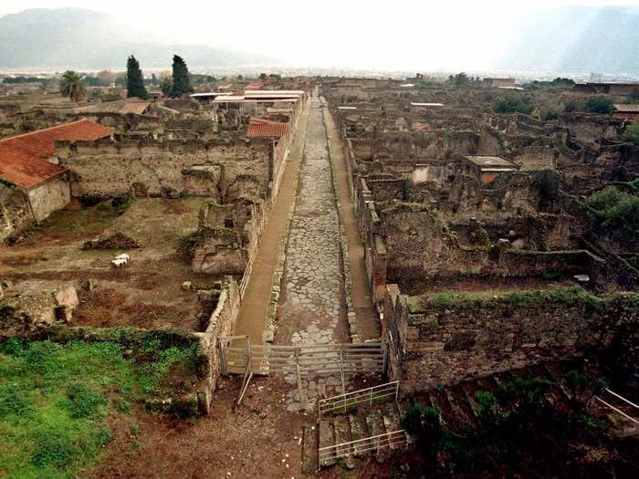 Romans of the first century AD lived in Pompeii, and pretty much turned it into a vacation destination for the wealthy. The seaside city overlooked the Gulf of Naples.