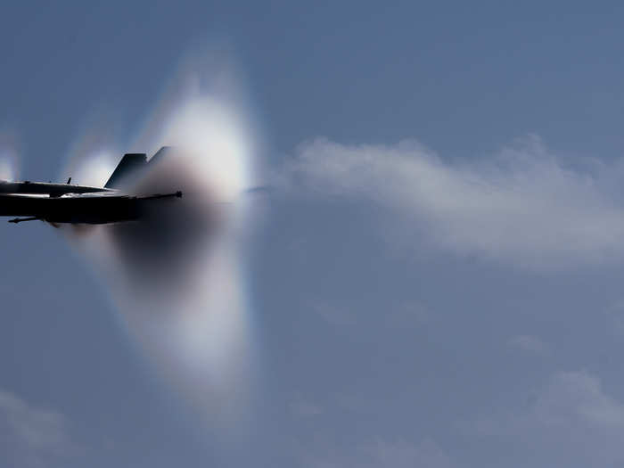11 photos of America's fighter jets breaking the sound barrier ...