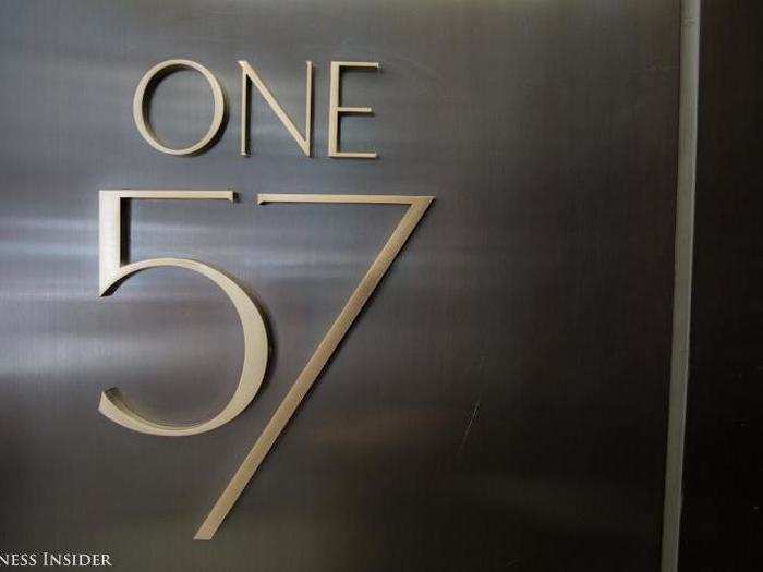 One57 is situated in the midst of entertainment venues, tourist attractions, high-end restaurants, and the legendary shopping of 5th Avenue.