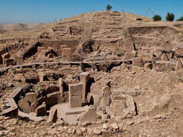 The oldest building we know of is Göbekli Tepe in present-day Turkey. Built somewhere around 9500 BC, archaeologists aren't certain of its function, but it was probably religious.