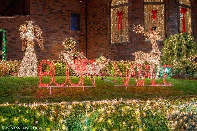 Buon Natale Lighted Sign.Stunning Photos Of The Brooklyn Neighborhood That Puts On The Best Christmas Light Display In America Businessinsider India
