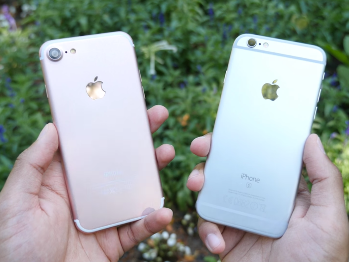 The iPhone 6S still looks like the iPhone 7 and iPhone 8.