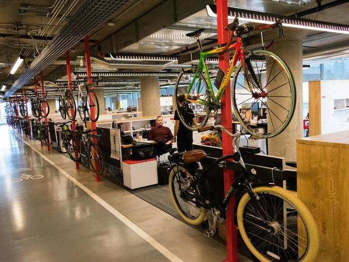 Inside Chicago's high-tech bicycle-components company that last year raked in $700 million and is up 15% while its competition struggles in a flat market