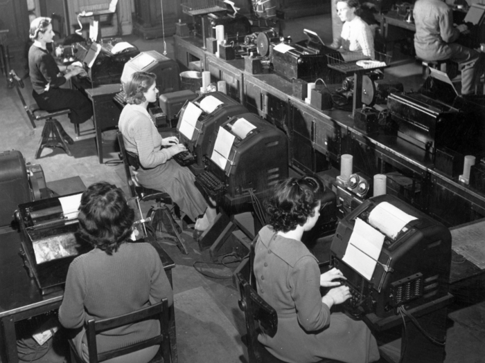In the years following World War II, Friedman wrote that most offices "... consisted of a vast open space, with rows and rows of identical desks crammed tightly together."