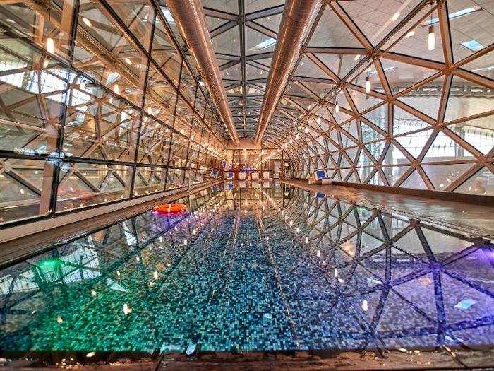 1. Hamad International Airport (Qatar) — Swimming pool
