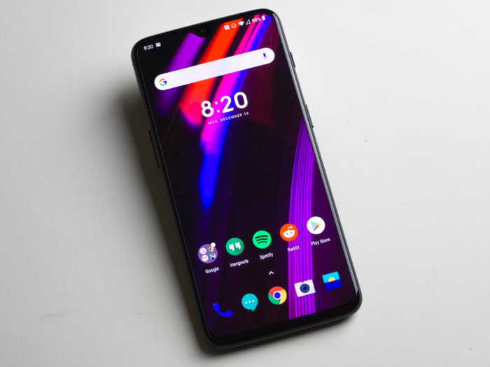 From the front, there's little to say that this is a special model of the OnePlus 6T, save for new wallpaper options ...