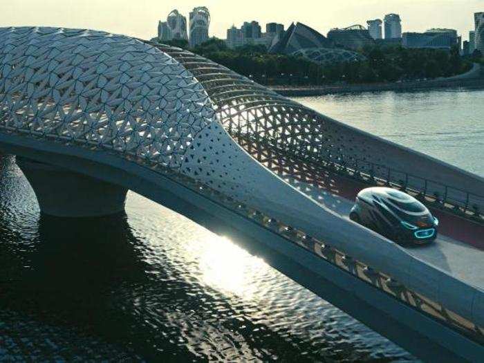 Mercedez-Benz envisions the Urbanetic being a people-mover during rush hours, but a cargo vehicle during other hours.