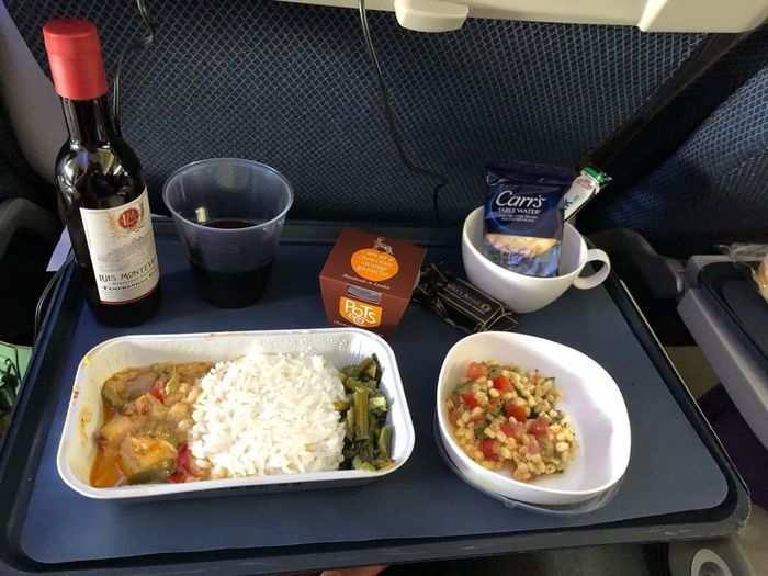 Set-up by 39-year-old Henry Wu, the account shares images of airplane meals sent in by travellers, as well as the airline, flight, and class, and asks fans to rate how delicious the food looks.