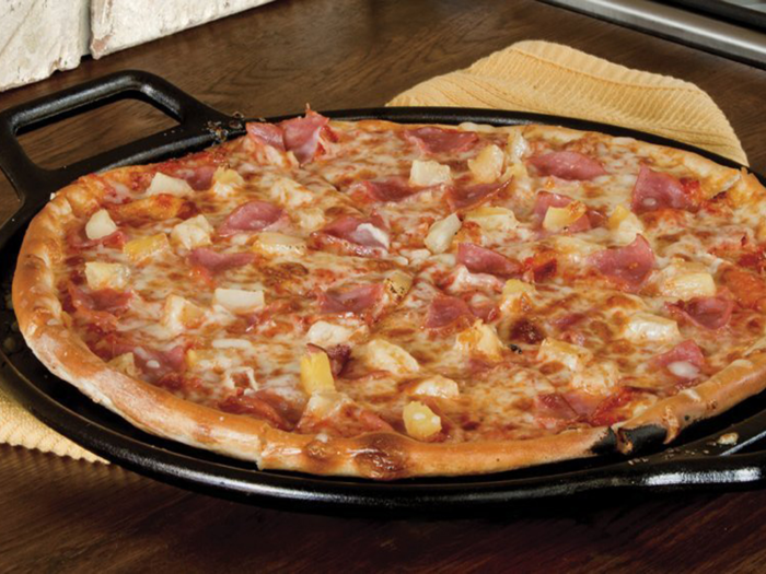 The best pizza pan overall