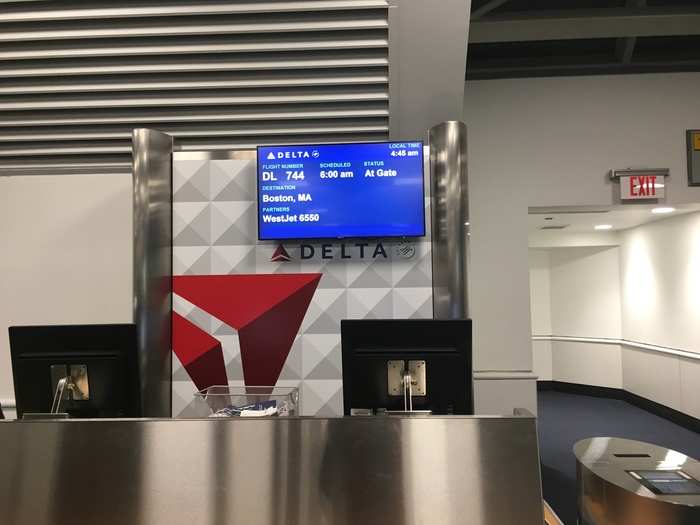 Last Thursday, Delta launched its A220 service with a 6:00 am flight from New York's LaGuardia Airport.