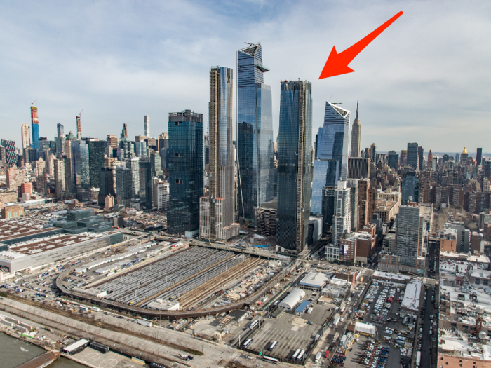 15 Hudson Yards is a brand new luxury tower in Hudson Yards, New York City's new $25 billion neighborhood. It was the first residential building to open in the neighborhood.