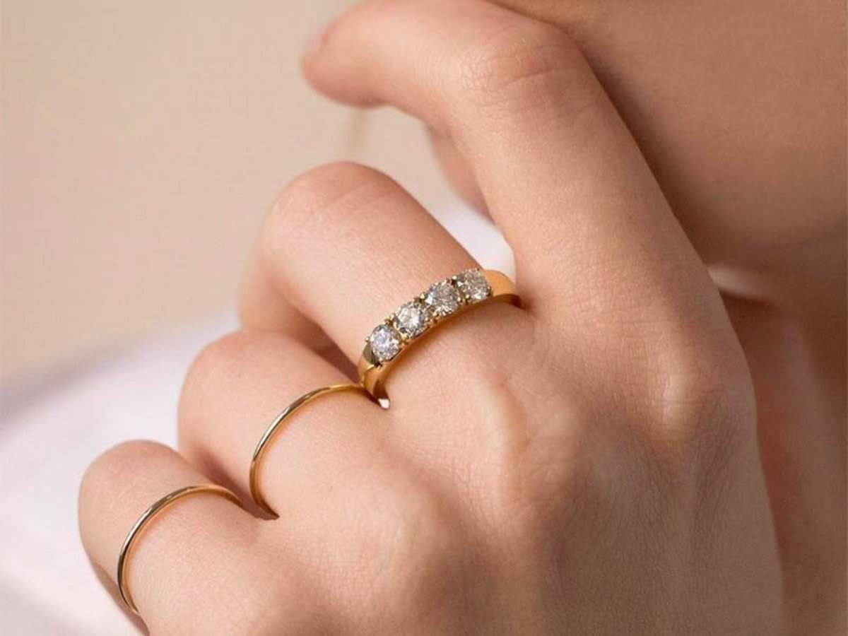 Золотые кольца для девушек. Красивые золотые кольца для девушек. Нежные кольца для девушек. Сон золотое кольцо.