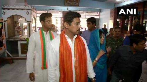 Rajasthan's Rajyavardhan Singh Rathore arrives at the polling station: ANI