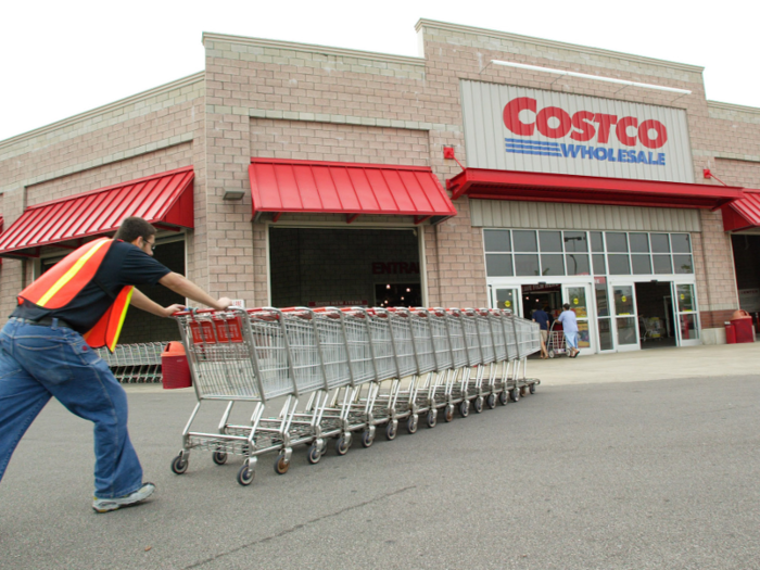 Cart collectors say they earn averages of close to $12 per hour.