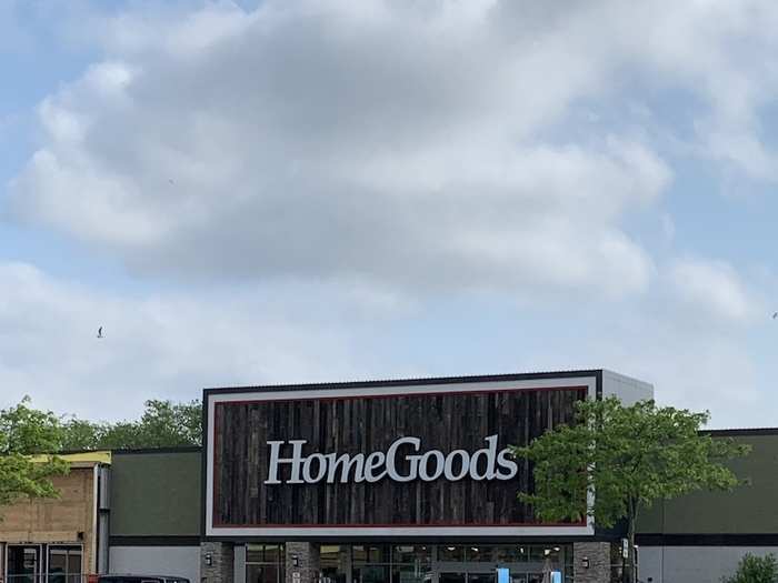 First up was HomeGoods. When we drove up, there were a few cars, but all in all, the parking lot wasn't very crowded.