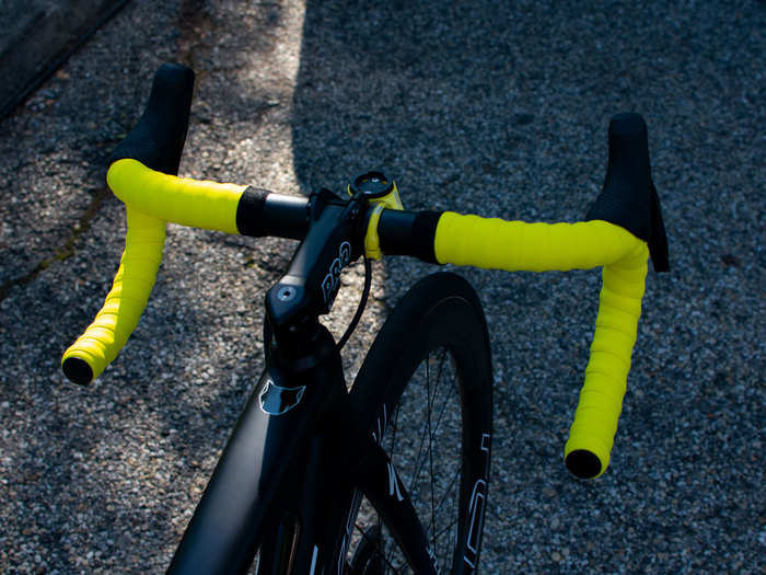It's a tradition that the leader of the Tour sport some yellow on his bike. Alaphilippe's Tarmac has yellow bar tape and computer mount.