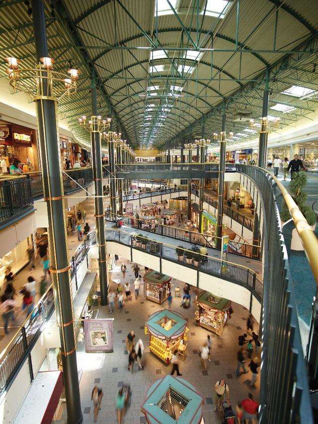 More than 150,000 people swarmed the Mall of America when it opened 27  years ago. Here's what the US' biggest mall looked like back then. |  Business Insider India