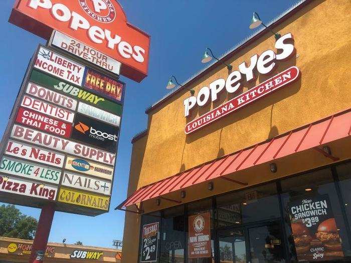 There are perhaps a dozen Popeyes in the greater LA area, but none are near me on the west side of the city, so I had to drive about a half hour to reach the closest one. Positioned at the corner of a strip mall, the street-side entrance is about what you’d expect — it’s clean and attractive.