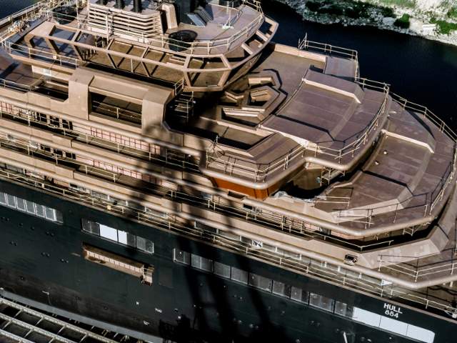 600 foot super yacht