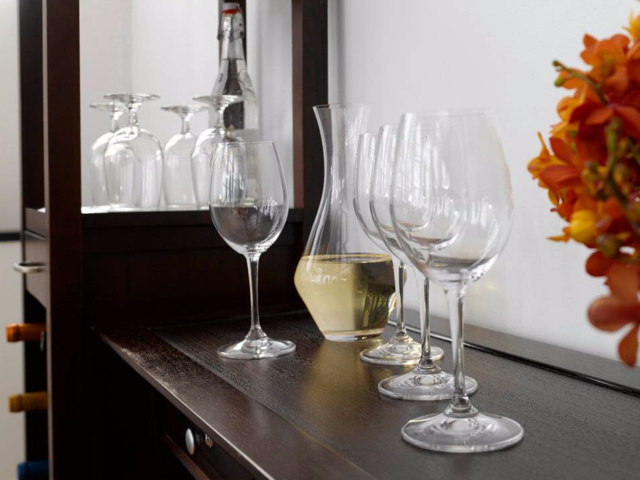 https://www.businessinsider.in/thumb/msid-72030819,width-640,resizemode-4,imgsize-777323/The-best-white-wine-glasses.jpg