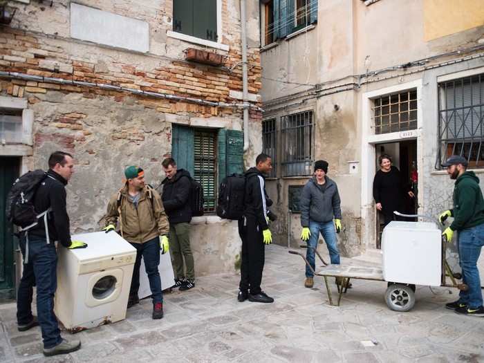 The volunteers moved heavy and soiled mattresses, washer machines, refrigerators, couches, and driftwood from the Santa Croce district on to five large garbage barges. They were welcomed into Venetians' homes to carry out furniture.