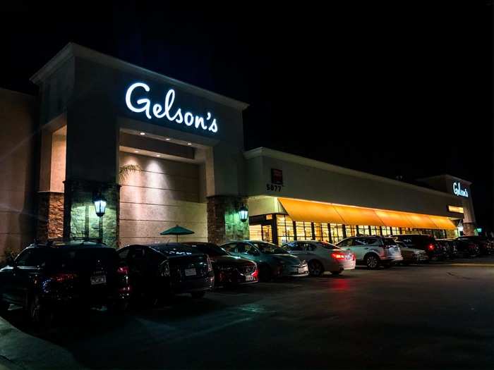 I arrived at Gelson's on a Monday evening to a largely full parking lot.