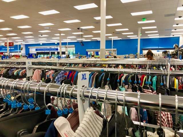 We visited Ross and saw why its messy stores haven't prevented the ...