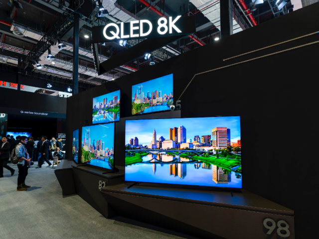 Samsung's 8K OLED TV with no bezels