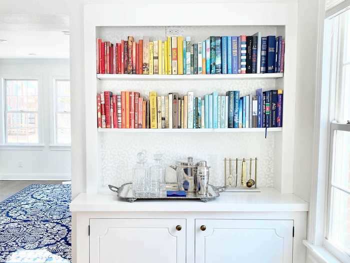 Your shelves don't have to be huge to keep books looking tidy.