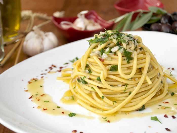 Spaghetti aglio e olio will transport you to Italy in just 15 minutes.