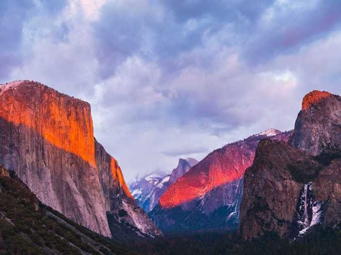 Tunnel View in California's Yosemite National Park is one of its most famous lookout points and gives incredible views of Yosemite Valley.