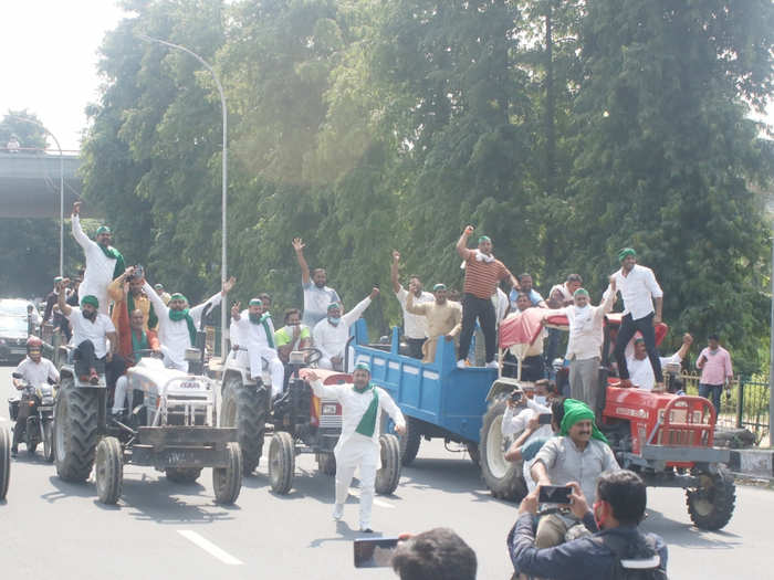 The Indian Farmers Union (IFU) was seen leading its protest along the Delhi-Noida border.