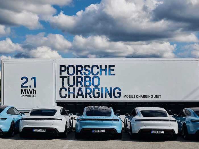 The charging truck has a power rating of 3.2 megawatts with its 2.1-megawatt hour battery systems. This allows 10 Taycans to be charged rapidly at once for a total of 30 vehicle recharges until the unit itself needs juice again.