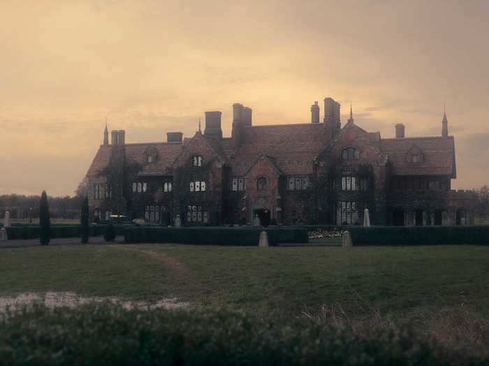 The actors couldn't see the grand exterior of the manor.
