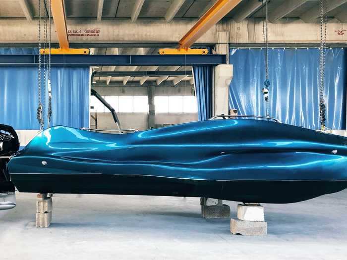 Tech startup Moi Composites built a striking boat called MAMBO to demonstrate its 3D-printing chops — and it's calling the vessel "the world's first 3D printed fiberglass boat."