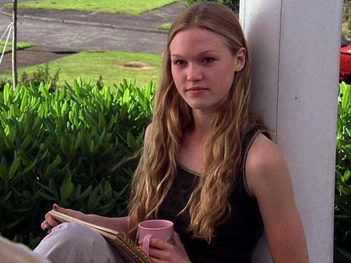 Julia Stiles played Katarina Stratford, the oldest Stratford daughter who was better known as Kat.