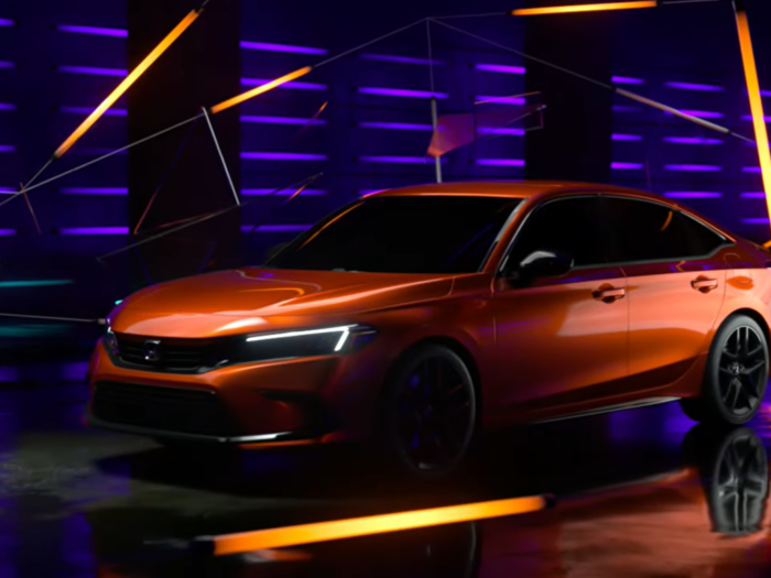 The new Honda Civic 2022 has got a completely different front design from its predecessor. It comes with a more emphatic grille, sleeker LED headlights, and a wide honeycomb air intake with glossy black surrounds.