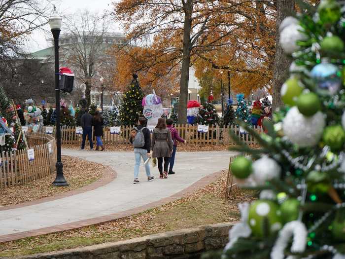 Huntsville, Alabama, is a Southern town that's beautiful all year long, although you can't miss it during the holiday season.