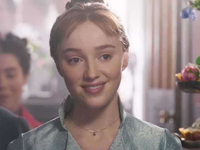 Daphne, the first season's protagonist, frequently wears a small diamond on a chain, which is reflective of her "elegant" and "refined" character, according to Mirojnick.