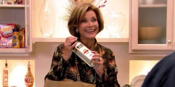 Lucille Bluth - Drinken Arrested Development Tv Gif Filmsterren Jessica ... - But one burn, in particular, stands out as the two women compare their marriages.