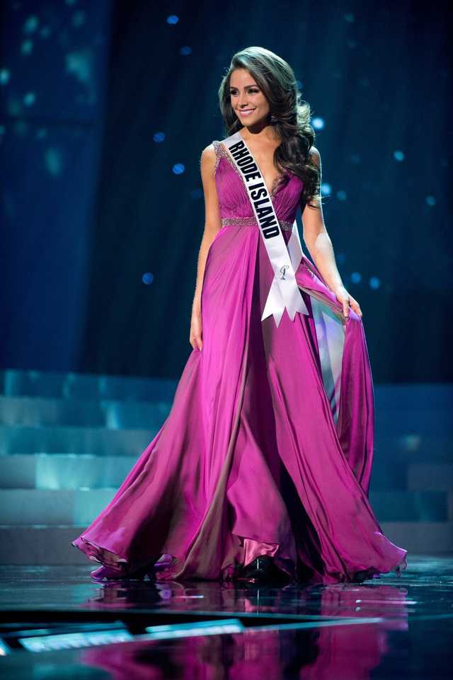 24 Showstopping Looks From The Miss Universe Pageant Over The Years