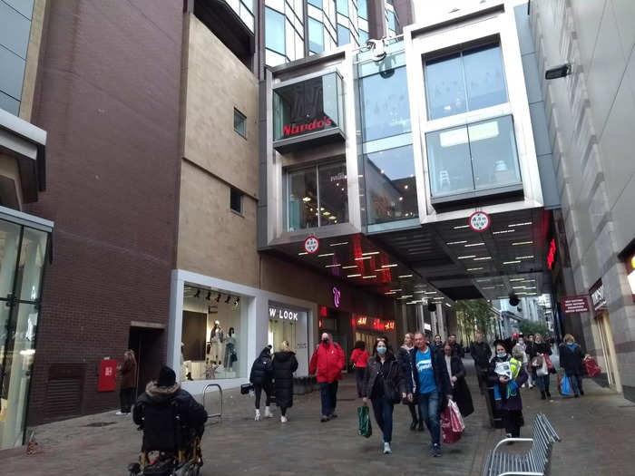 I went shopping in Leeds, a large city in northern England, on Tuesday – the day that the country reintroduced a mask mandate amid the spread of the Omicron coronavirus variant.